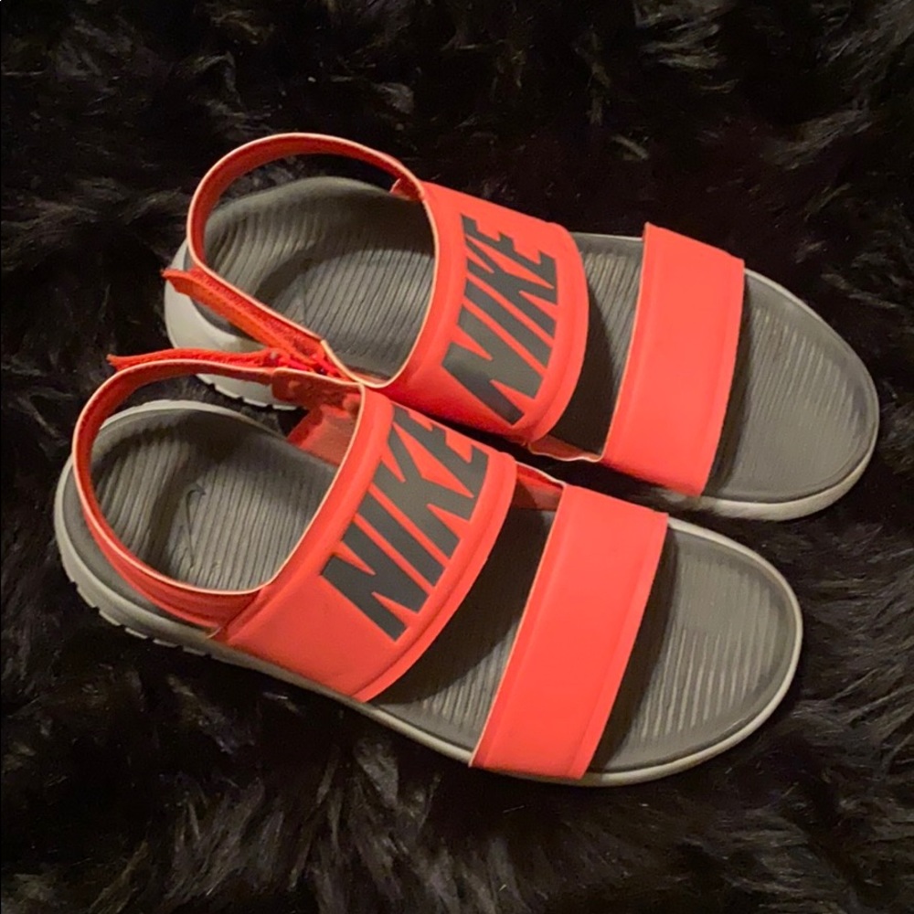 Women’s Nike Tanjun sandals size: 9